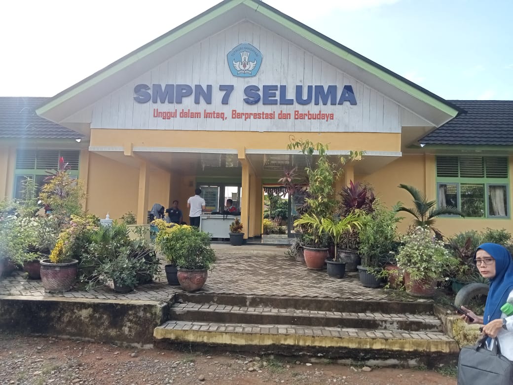SEKOLAH